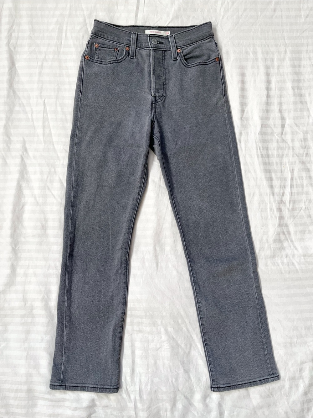 Levi’s | Wedgie Straight Leg Jean | Gray, 25x28 | EUC
